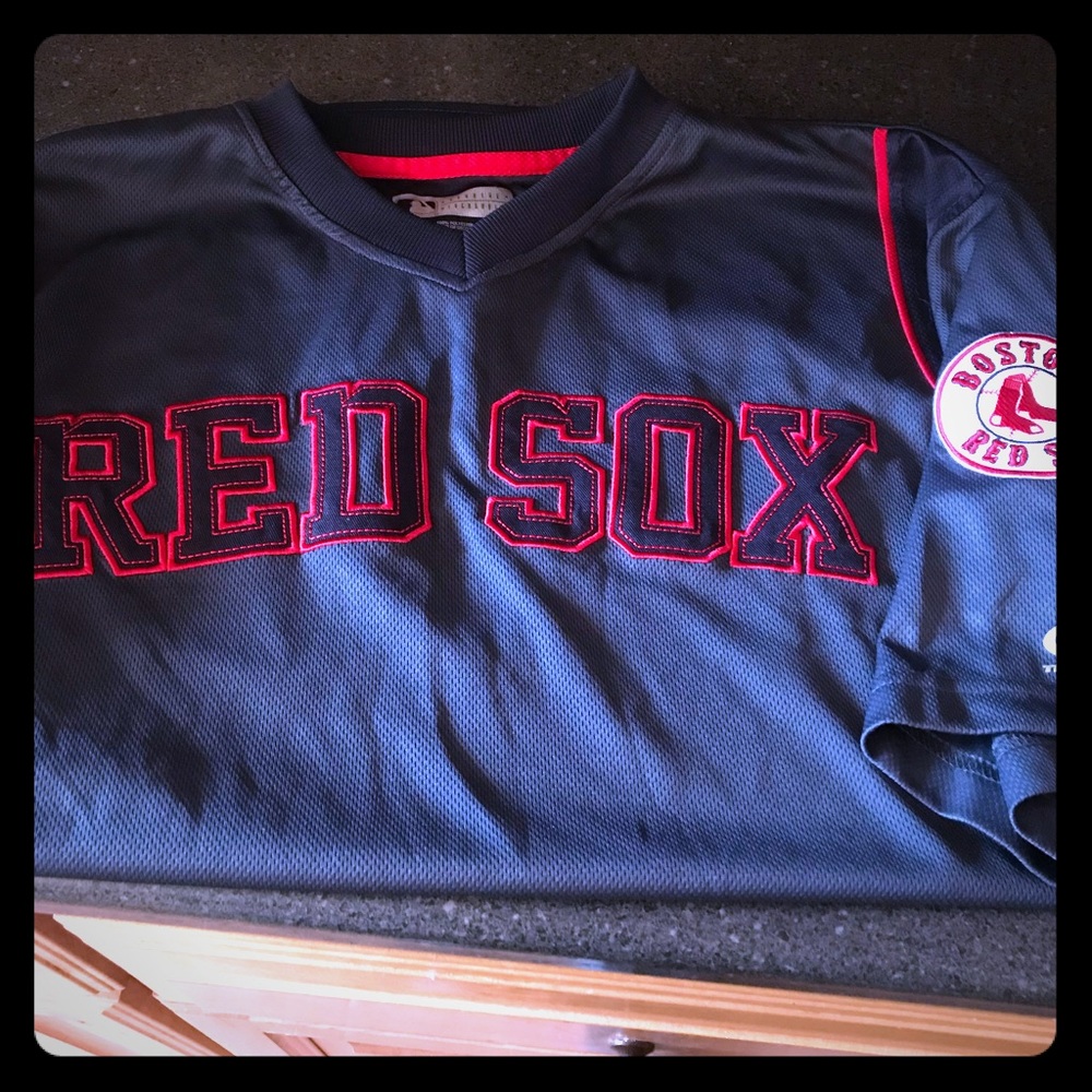 Men’s Red Sox shirt